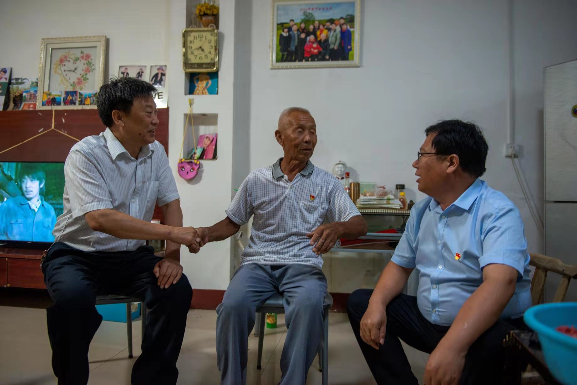 卢远会长到承留镇承留村赵国民家中慰问